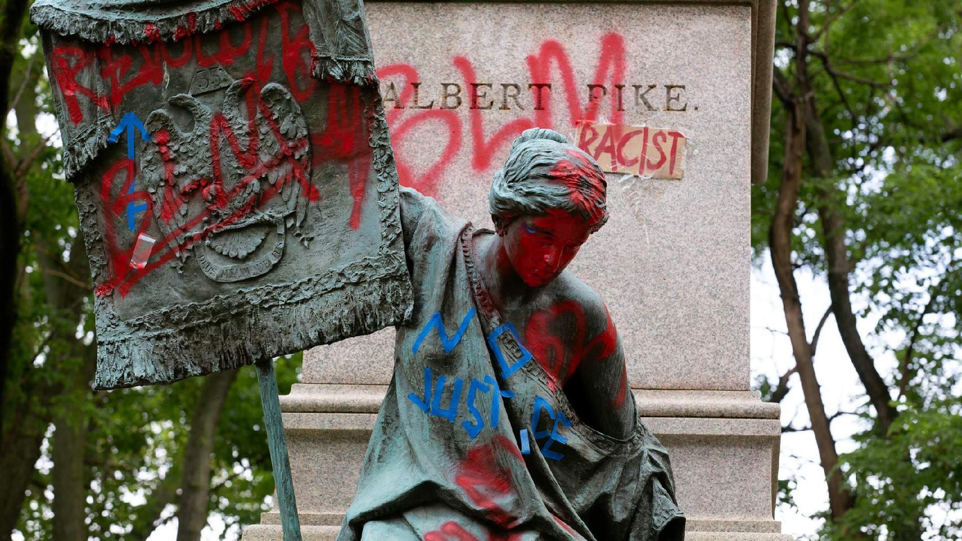 North Carolina governor orders Confederate statues moved CGTN