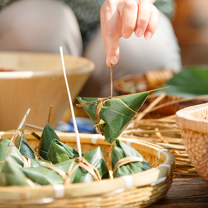 Live Learn to wrap Zongzi, the colorful way! CGTN