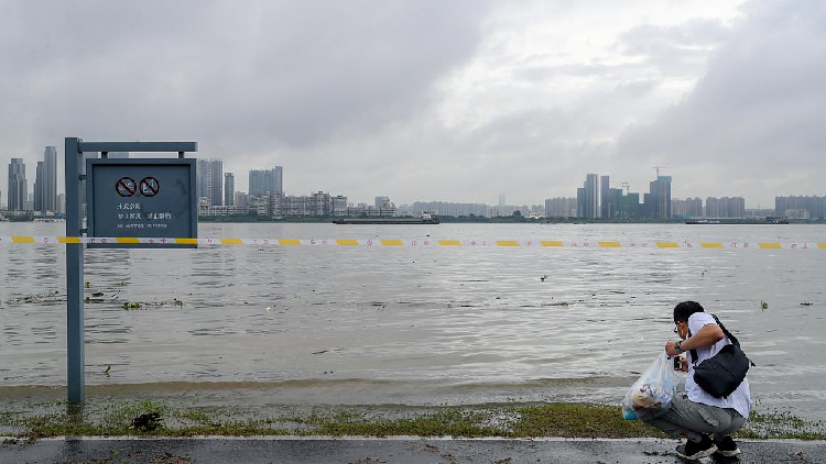 Wuhan raises flood emergency response level after continuous rainfall ...