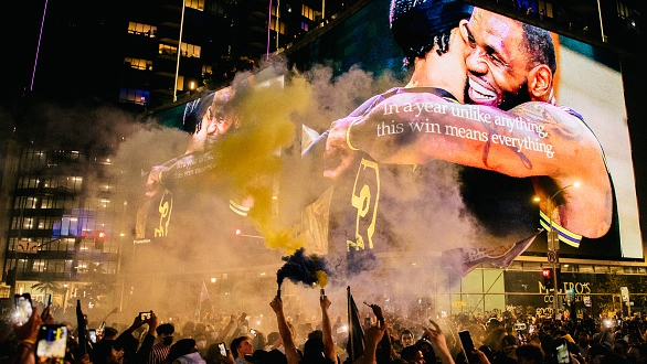 Lakers Make A Promise To Wait For The Fans Before Unveiling Their Banner:  “A Championship Belongs To The Team, It Belongs To The Players, It Belongs  To The Fans.” - Fadeaway World