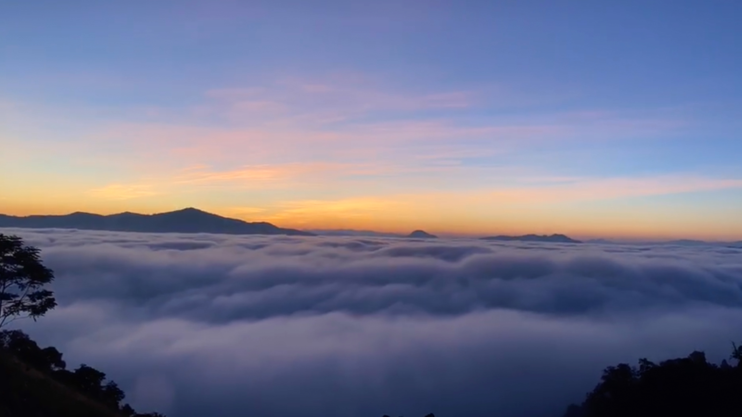 Splendid sea of clouds at Mount Jiezhuo in SW China - CGTN