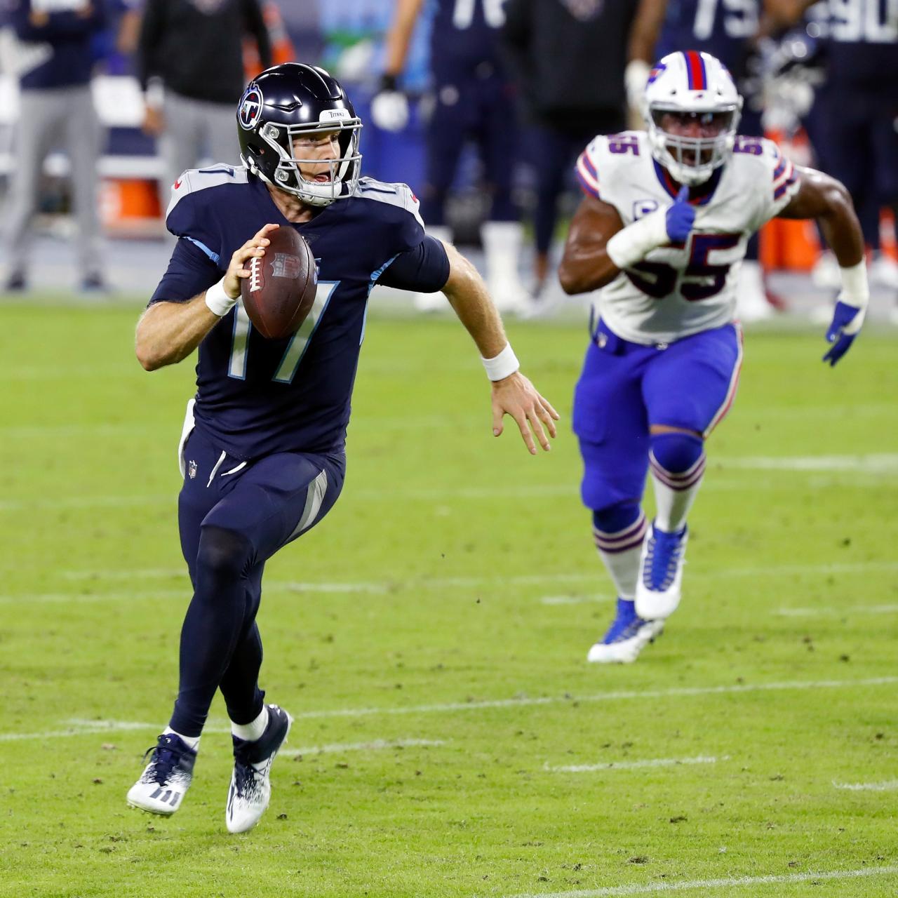 Ryan Tannehill throws three TDs to give Titans 21-10 halftime lead