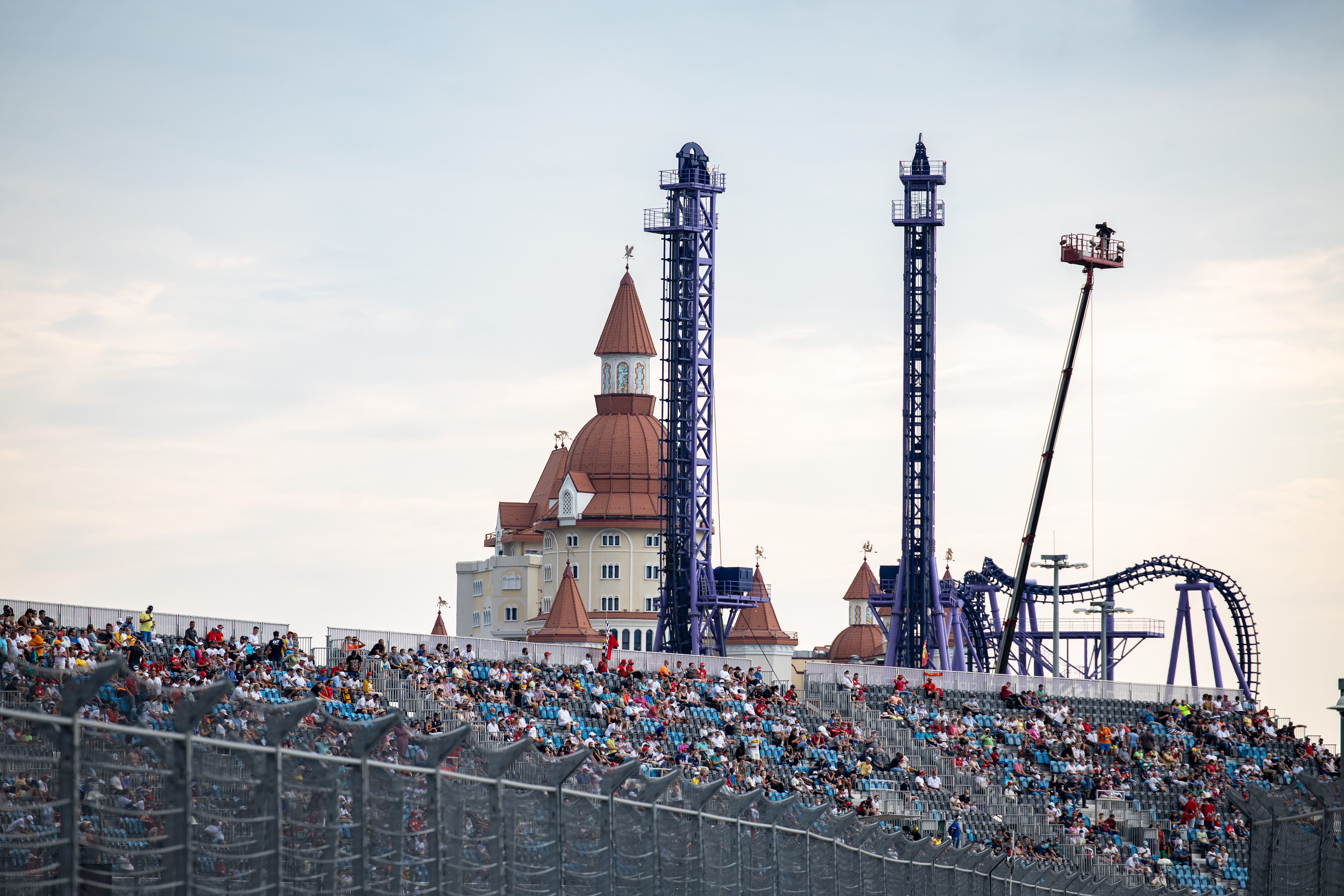 День гран. Какие артисты выступили в Сочи-парке 23.06.2021 года.