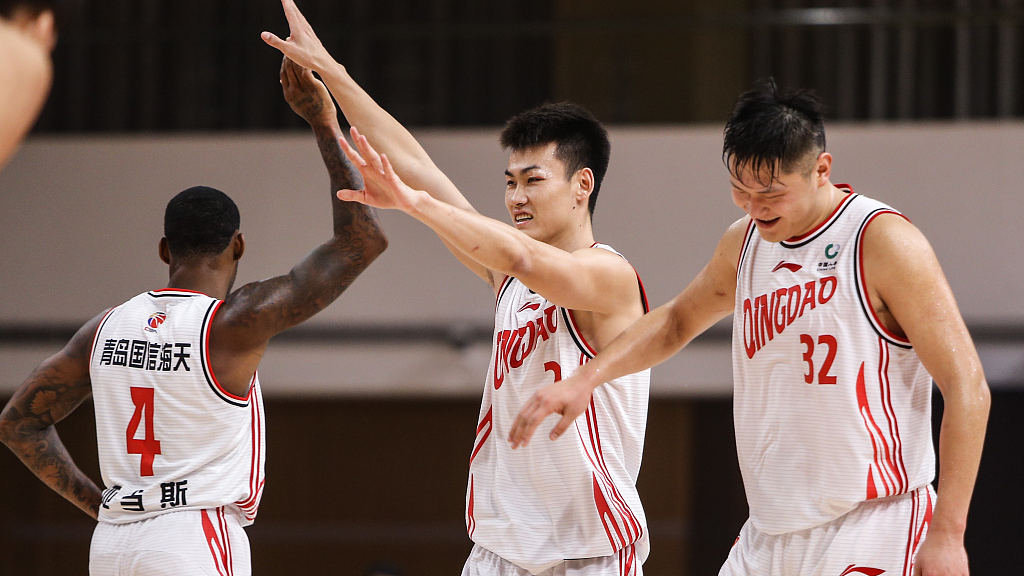 Adams scores 39 points to help Qingdao smash Nanjing - Xinhua