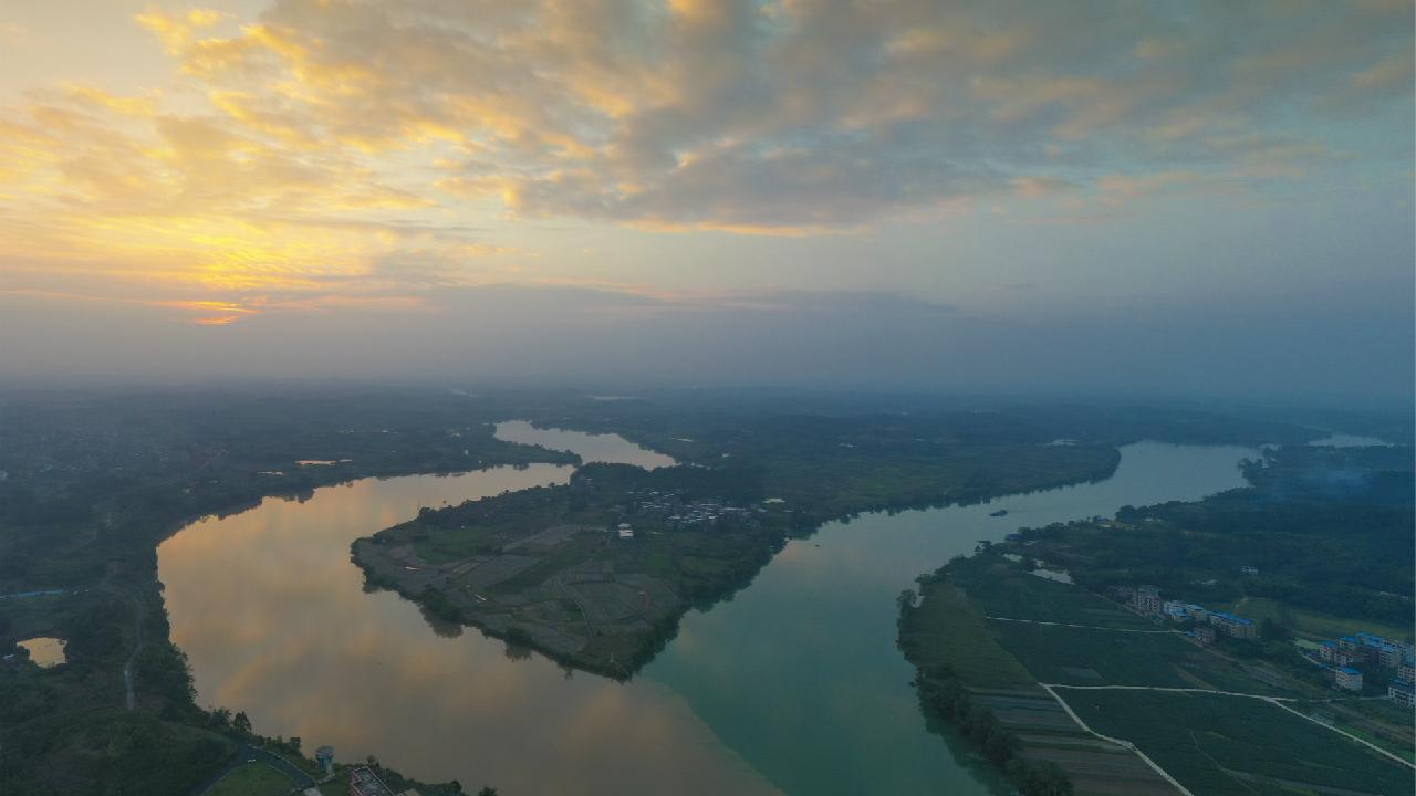 River colors collide in south China's Guangxi - CGTN