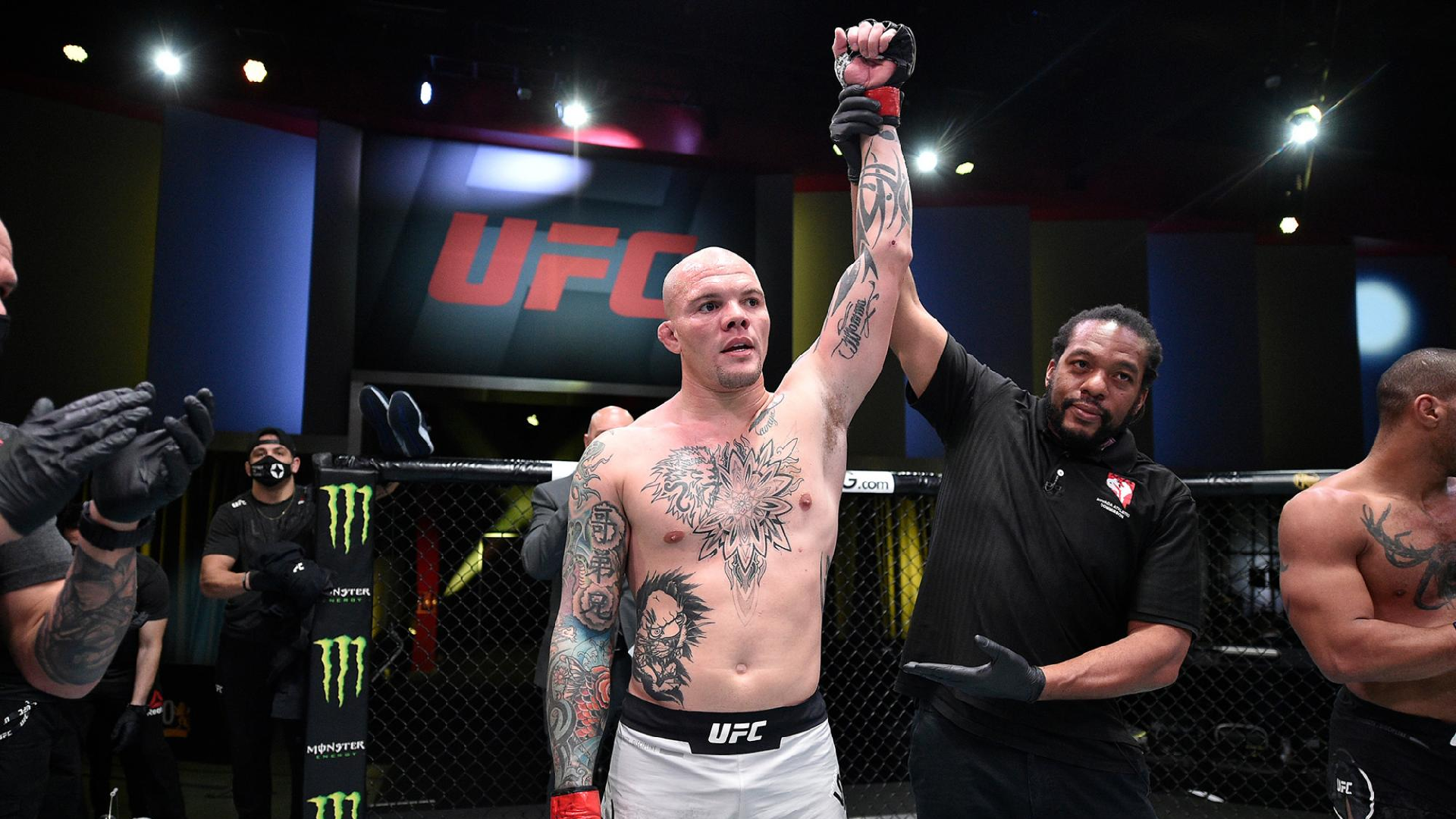 UFC Vegas Anthony Smith gets 1stround win in lastminute main event
