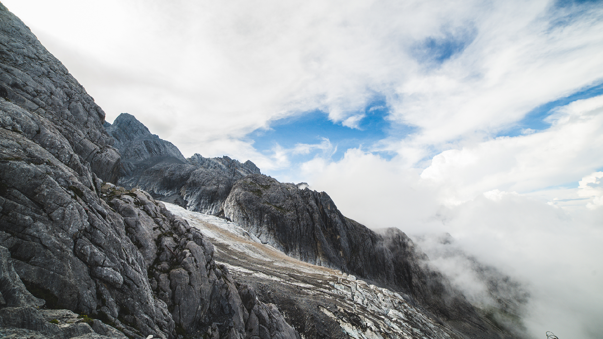 Live A Vision In White Yulong Snow Mountain In Sw China S Yunnan Cgtn