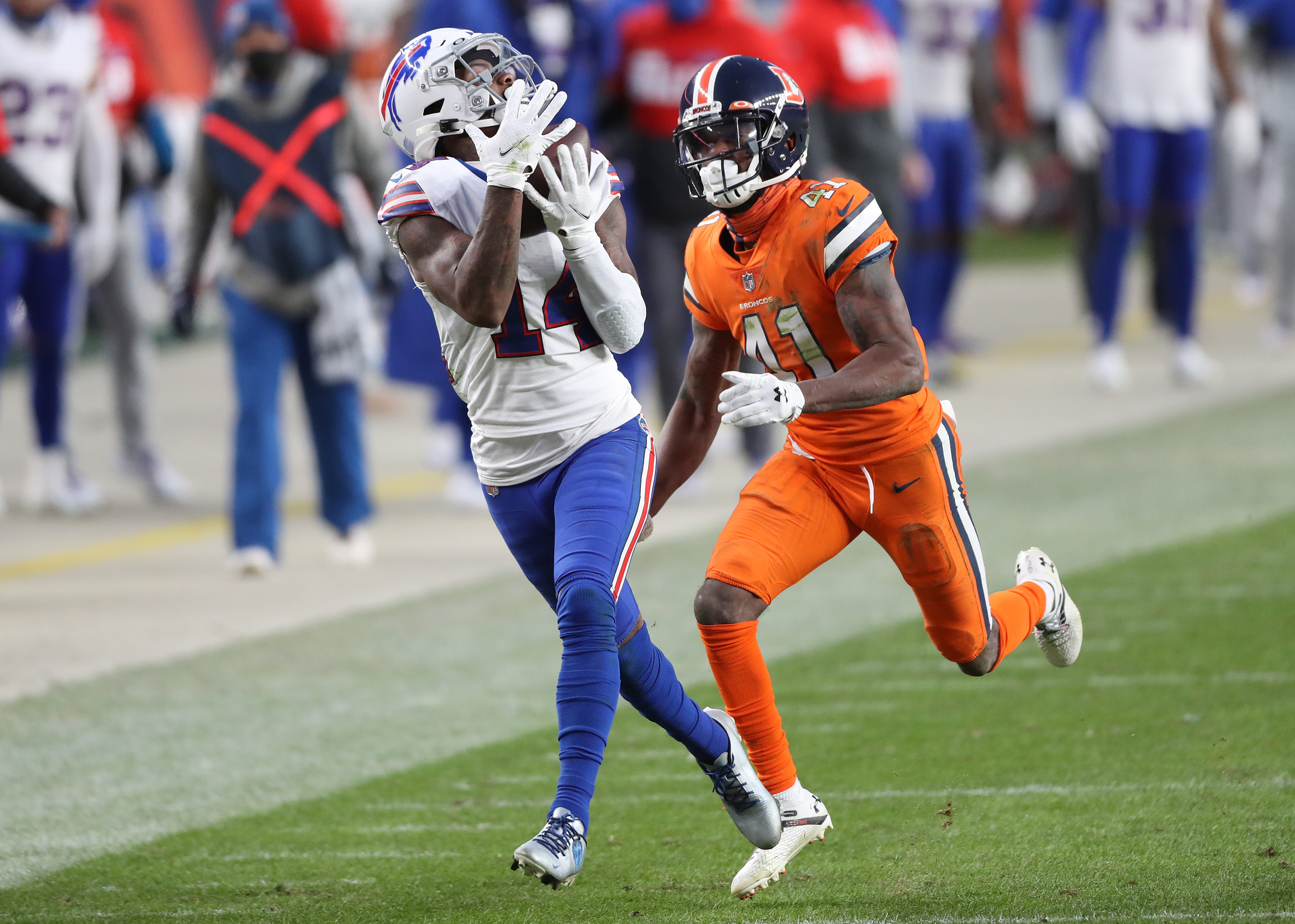 Bills vs. Broncos score: Buffalo clinches AFC East title with blowout win  over Denver 