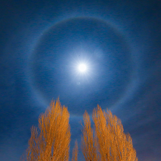 'Ring around the moon' appears in Turkey CGTN