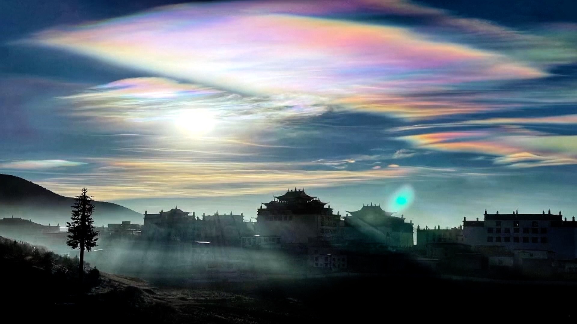 Iridescent clouds appear in SW China - CGTN