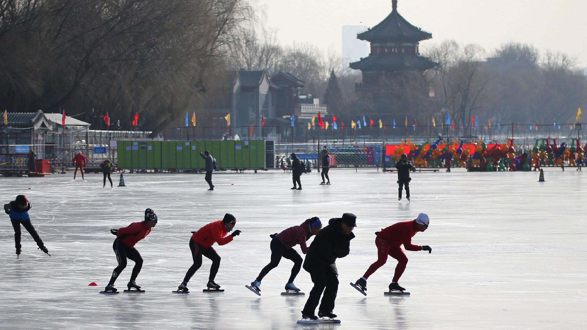 Citizens enjoy winter fun time at the Shichahai Ice Rink - CGTN