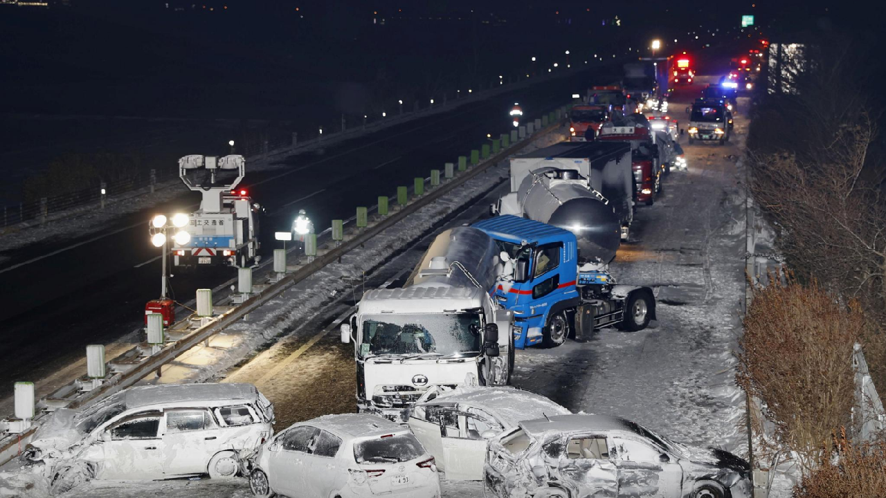 snow-causes-134-car-pileup-on-japanese-highway-one-dead