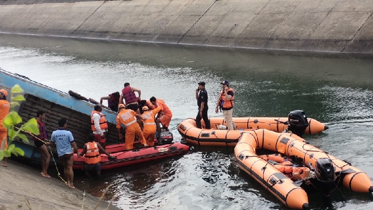 45 dead after bus falls into canal in central India - CGTN