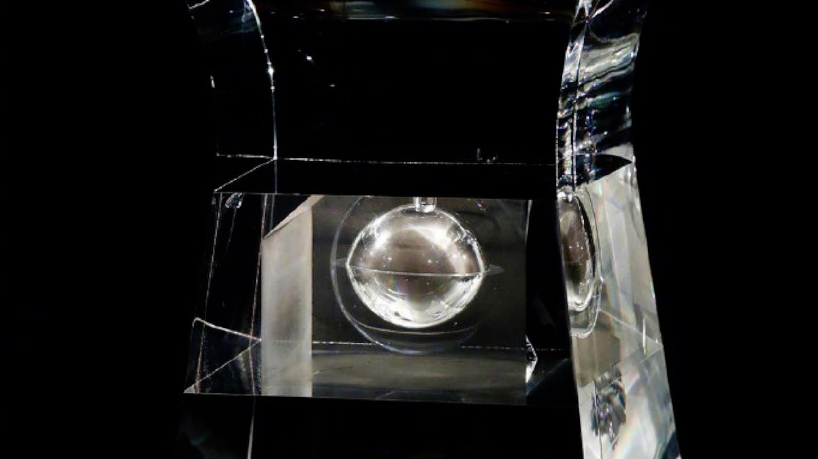 Lunar soil samples go on display at National Museum of China