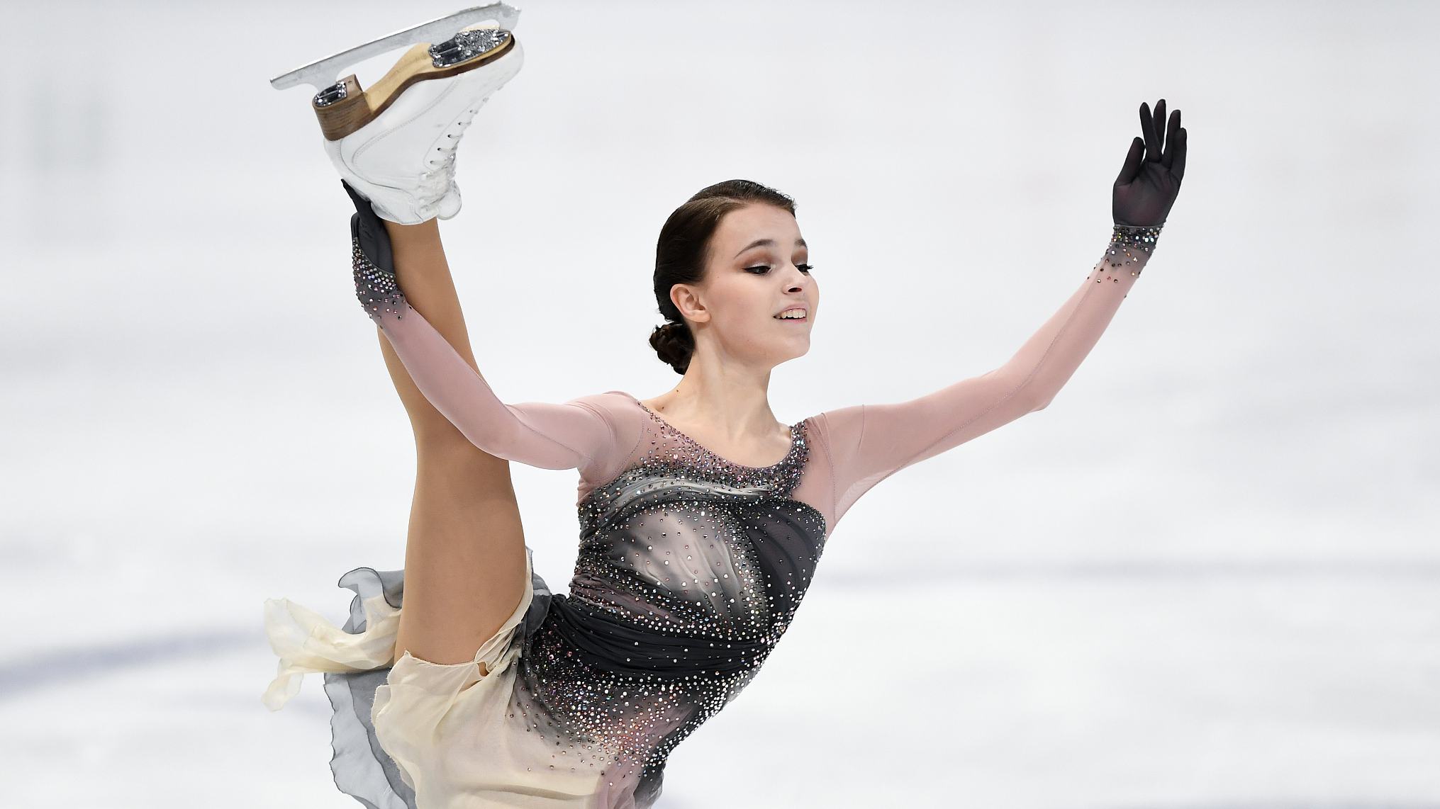 Anna Shcherbakova delivers an emotional performance at the ISU World Figure ...