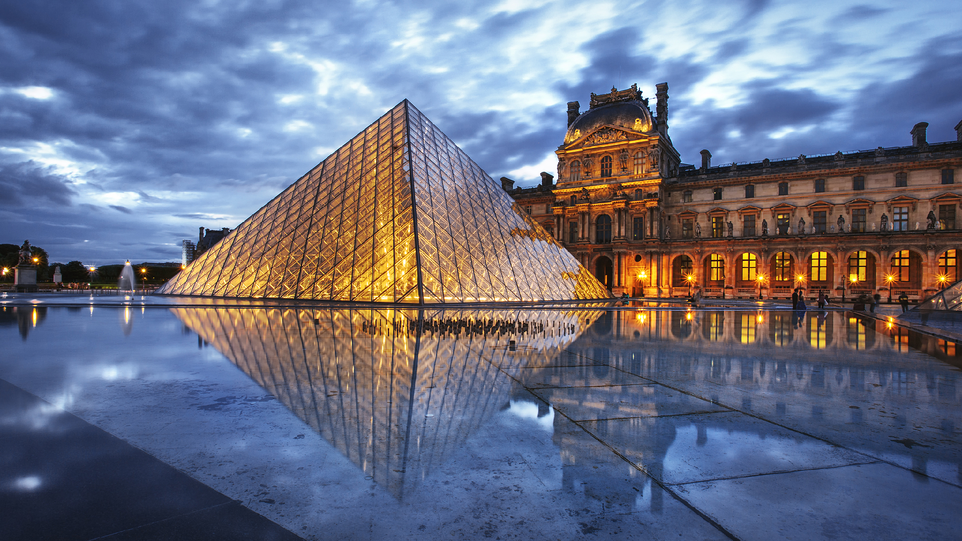 Какие самые известные музеи. Музеи. Лувр. Париж. Лувр Франция. Франция музей Лувр.