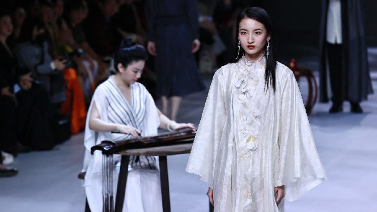 China Fashion Week: Collection inspired by traditional Chinese music - CGTN