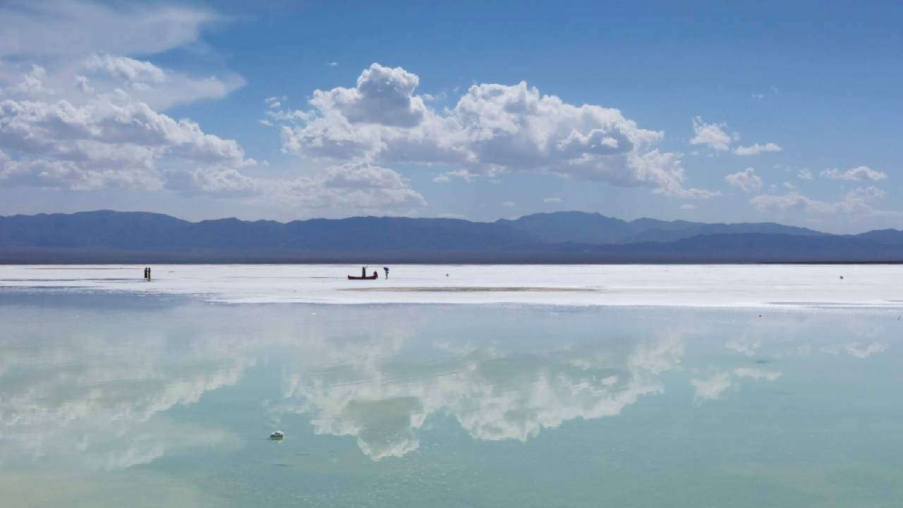 Explore the mirror of the sky in NW China - CGTN