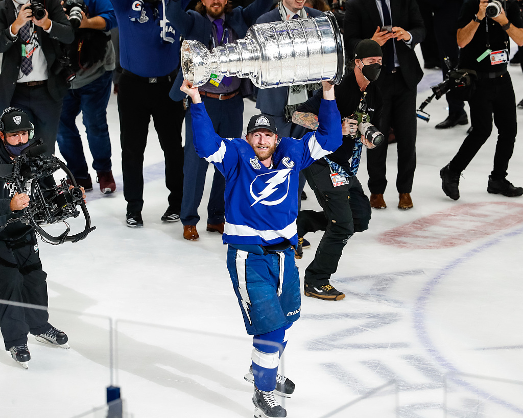 Lightning strikes twice: Tampa Bay repeats as Cup champion