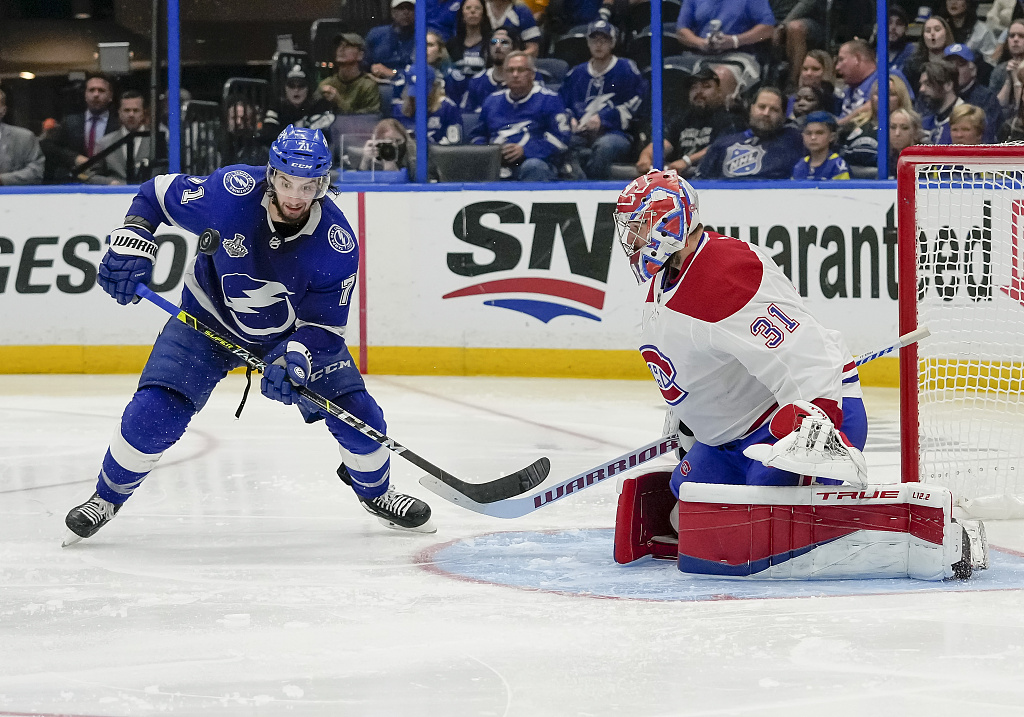 SportsCenter on X: LIGHTNING STRIKES AGAIN ⚡️⚡️ The Tampa Bay Lightning  are back-to-back #StanleyCup champions.  / X