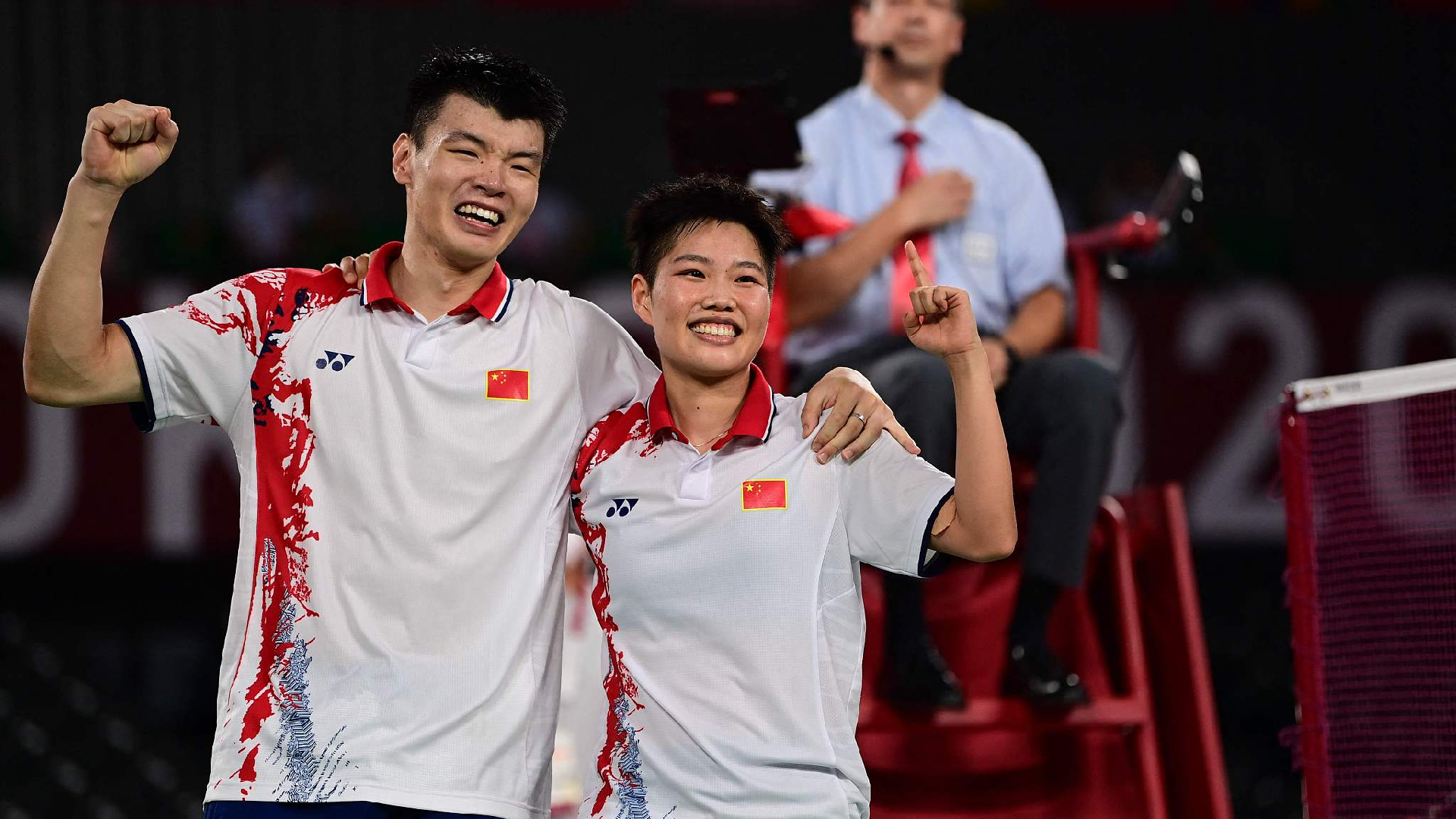 Chinese duo Wang Yilyu/Huang Dongping win badminton mixed doubles