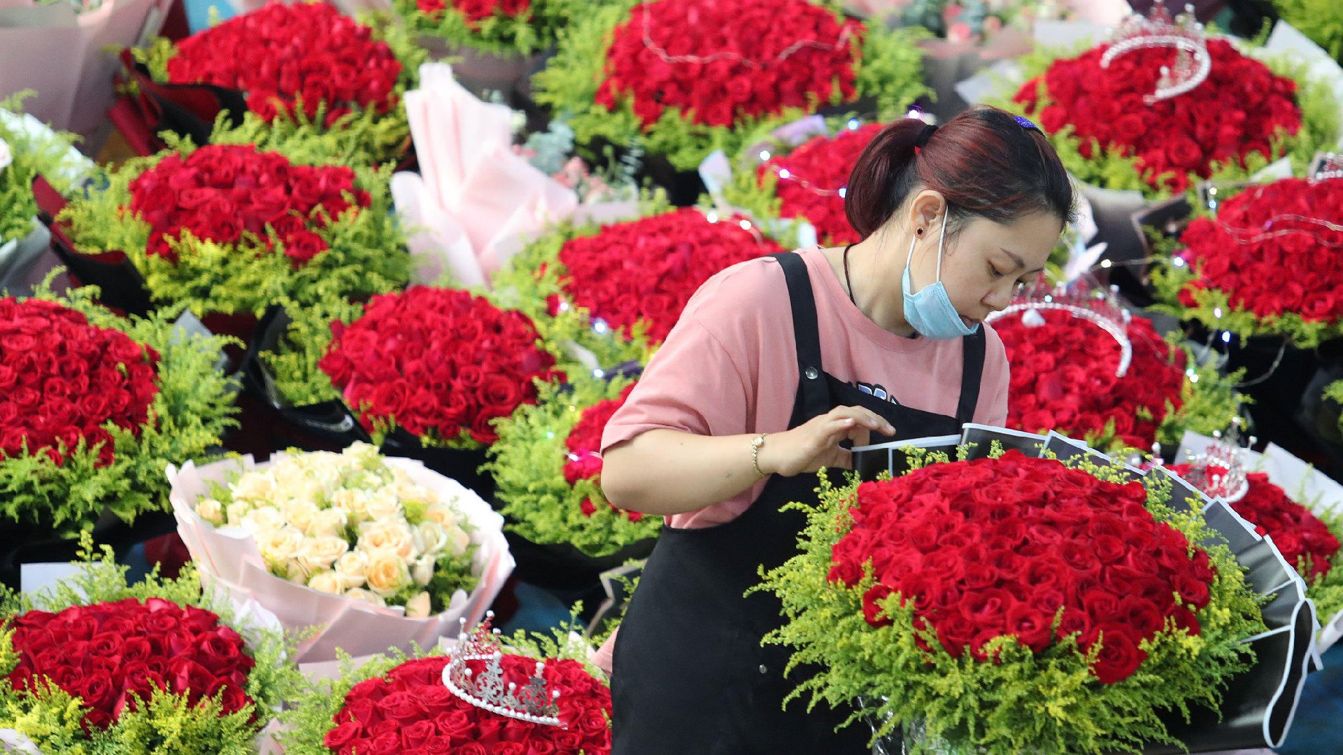 Flower Trade Booms As Love Blooms On Chinese Valentine S Day Cgtn