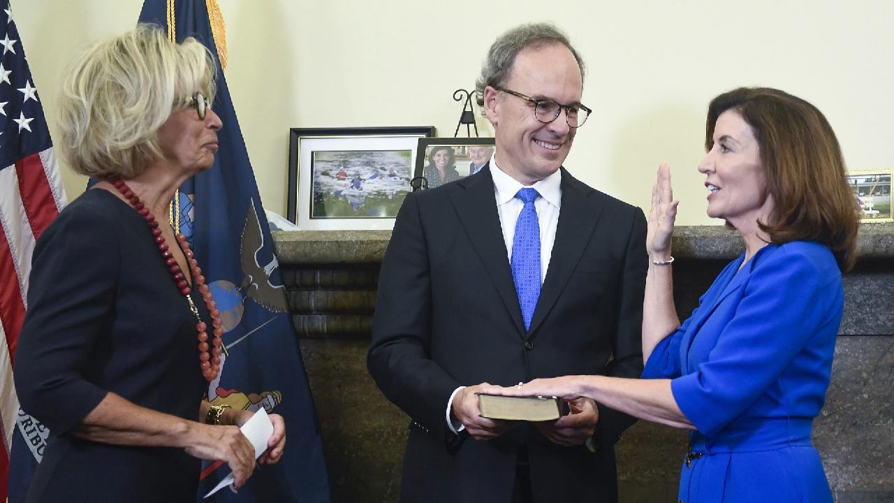 Kathy Hochul Sworn In As New York's First Female Leader - CGTN