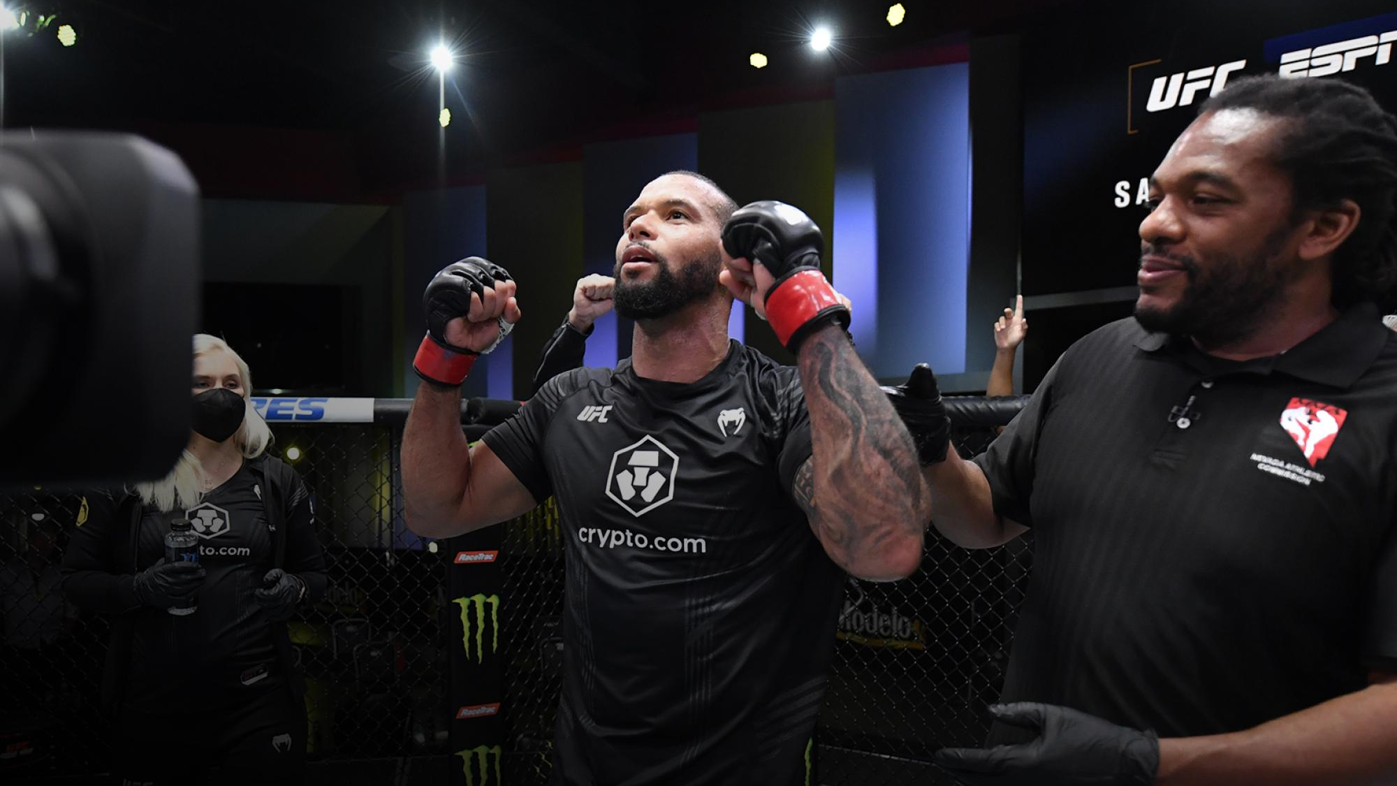 UFC Vegas: Thiago Santos beats Johnny Walker in 25-minute snoozer