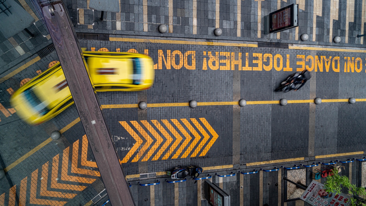 Yellow cabs add pop of color to Chongqing