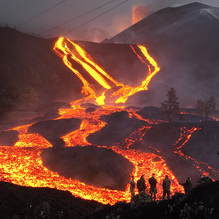 Live: Volcano on Spain's La Palma Island spews lava and ash - CGTN
