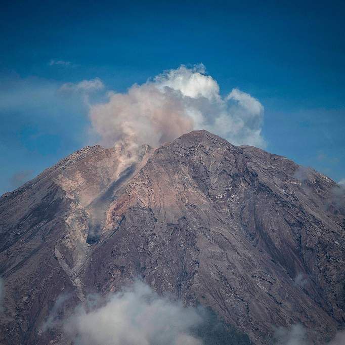 Indonesian volcano Mt. Semeru on alert level after eruption - CGTN