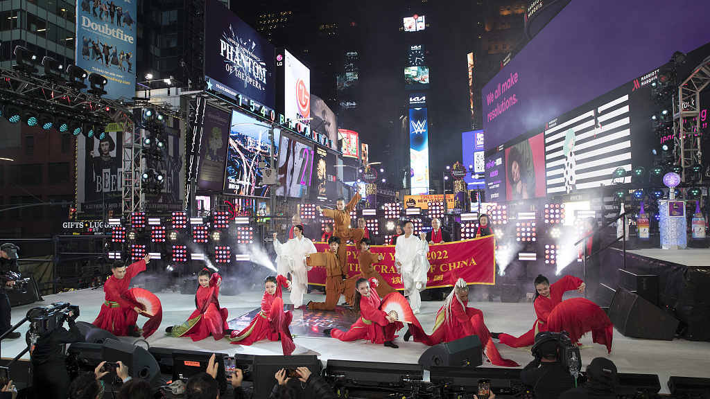 Chinese cultural elements shine at Times Square New Year s Eve