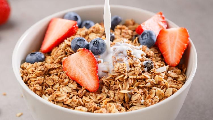 Chinese study shows oatmeal feeds healthy gut bacteria - CGTN
