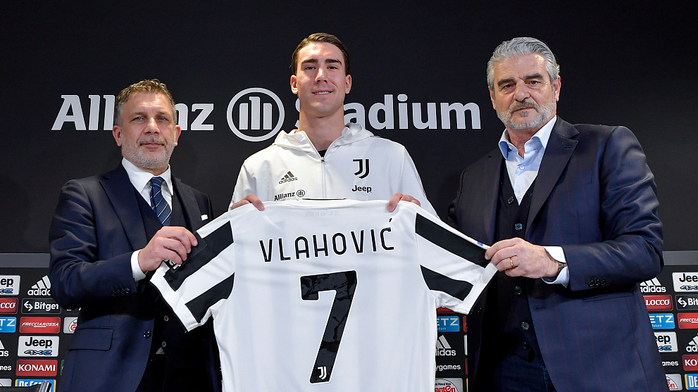 CGTN Sports Talk: Football transfers are also business