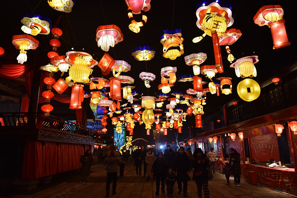 Light installations set up across China to Lantern Festival CGTN