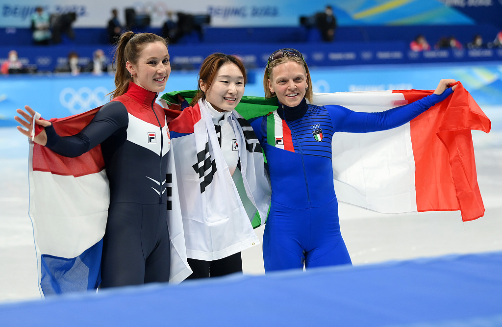 Canada win short track men's 5,000m relay, Choi wins women's 1,500