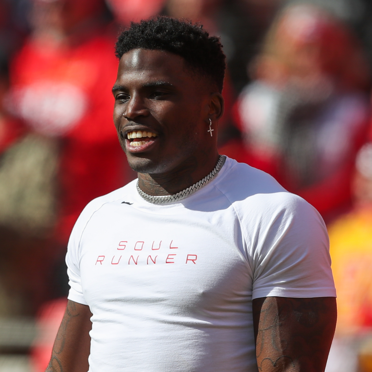 Miami Dolphins acquire Kansas City Chiefs WR Tyreek Hill for five draft  picks, give him four-year, $120 million deal - ESPN