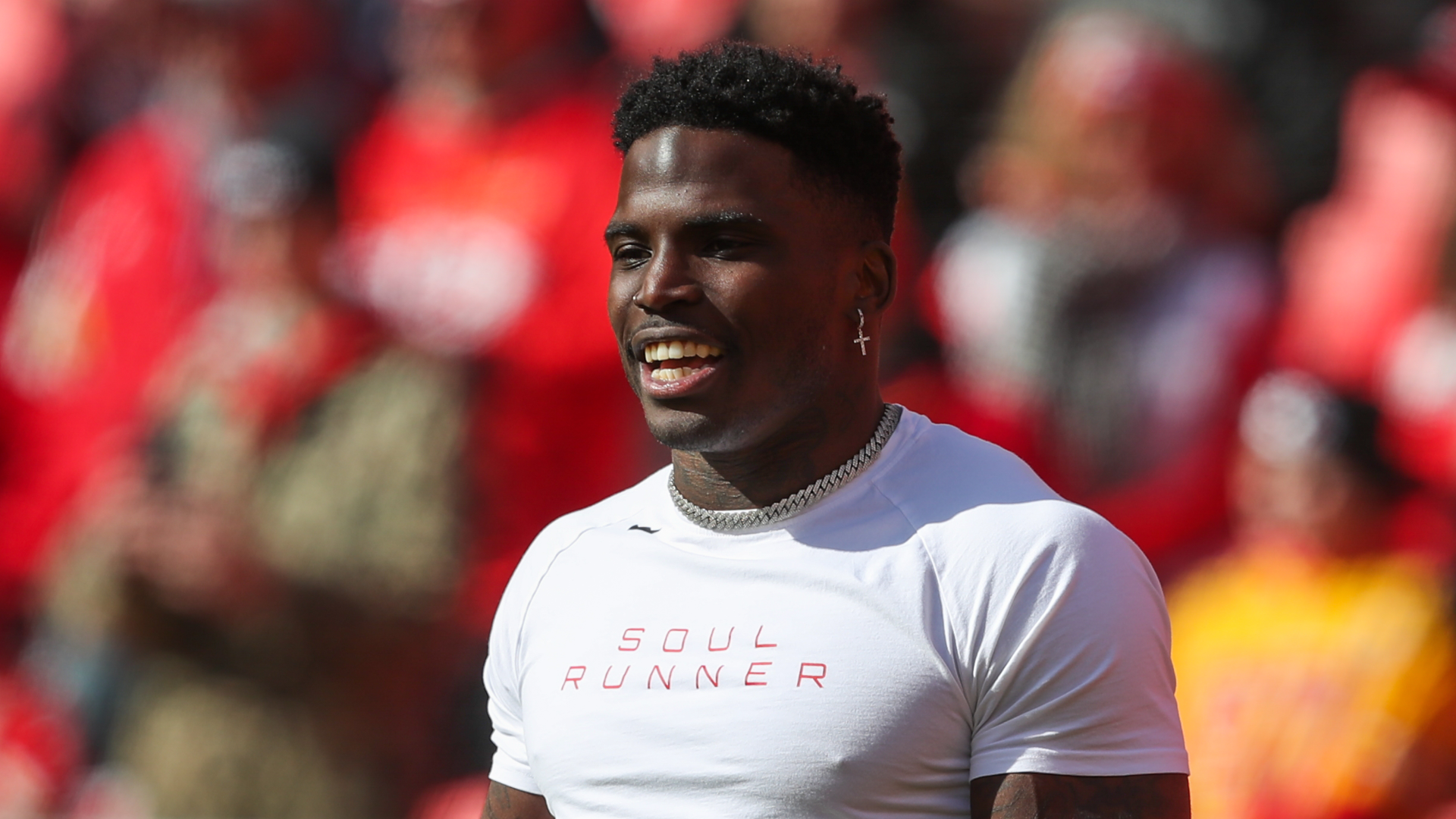 Miami Dolphins acquire Kansas City Chiefs WR Tyreek Hill for five draft  picks, give him four-year, $120 million deal - ESPN