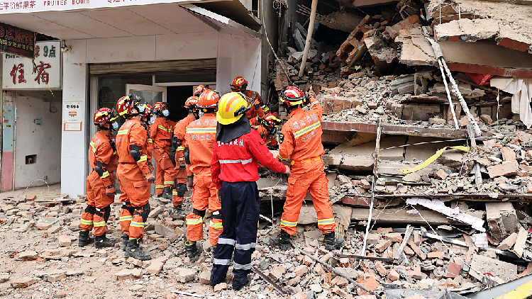 Seven saved from toppled building in central China, rescue continues - CGTN