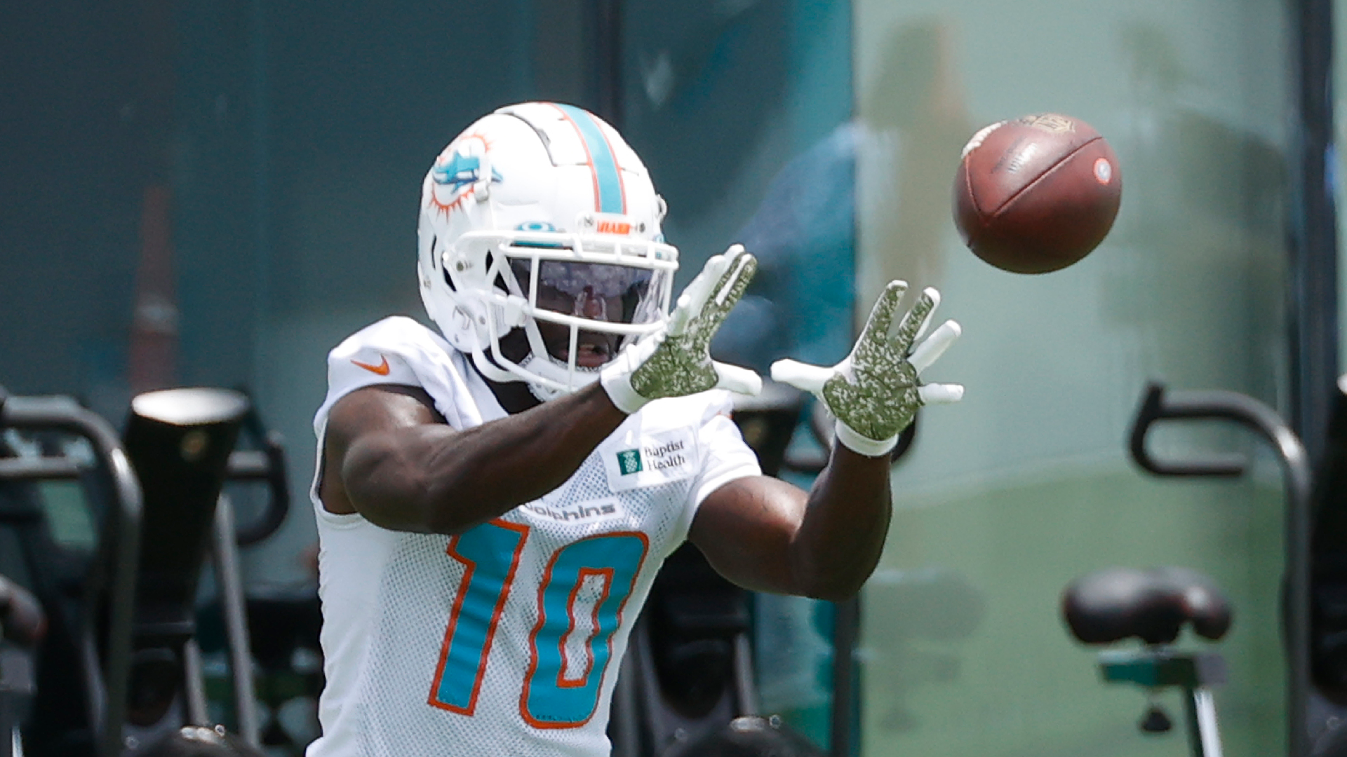 He's the best in the league' - Record-breaking Dolphins receiver Tyreek Hill  applauds Tua Tagovailoa