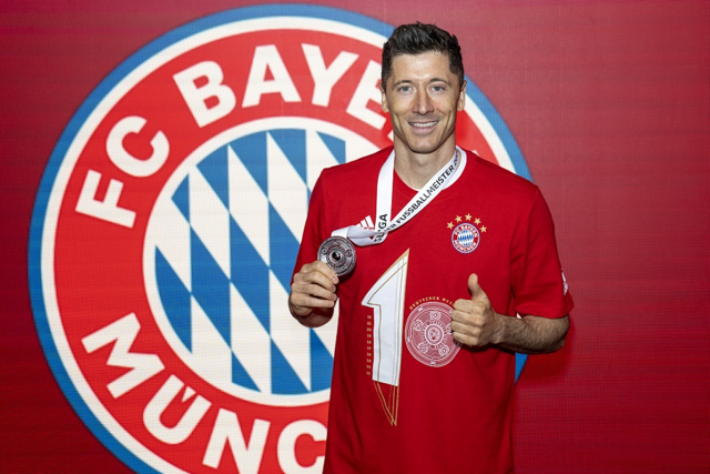 Lewandowski sets standard amid Bayern speculation – DW – 03/08/2022