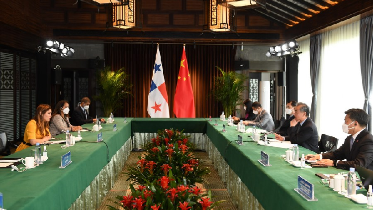 China y Panamá prometen más cooperación en quinto aniversario de lazos