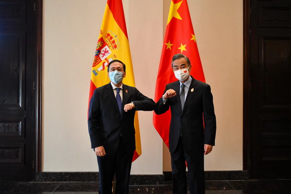 China espera que España contribuya a mejorar las relaciones China-UE