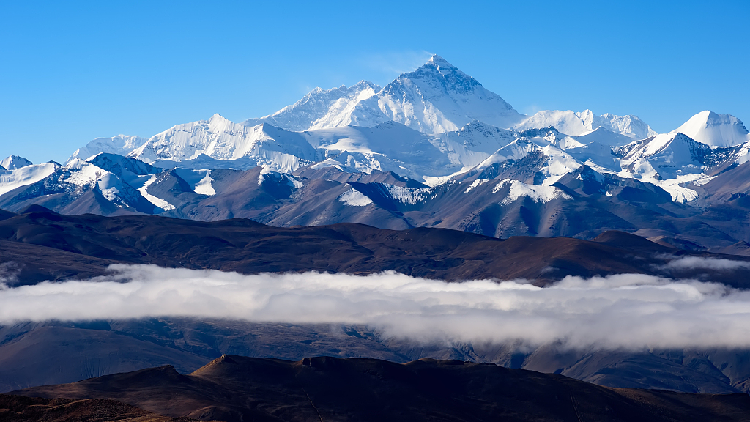 Live: Enjoy view of the world's highest peak – Mount Qomolangma - CGTN