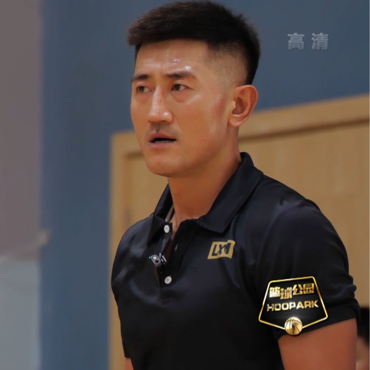 Lyu Xiaoming helps kids fall in love with basketball in vacation - CGTN