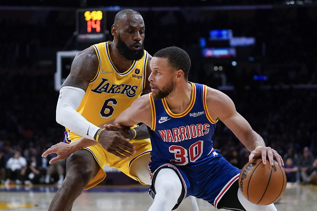Curry, Warriors stun James, Lakers 121-114 in opener