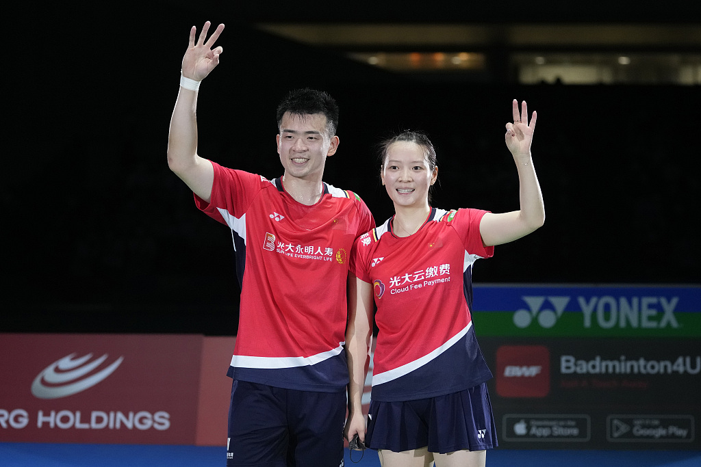 Forbyde blomst Let Chinese pairs win women's, mixed doubles titles at BWF 2022 - CGTN