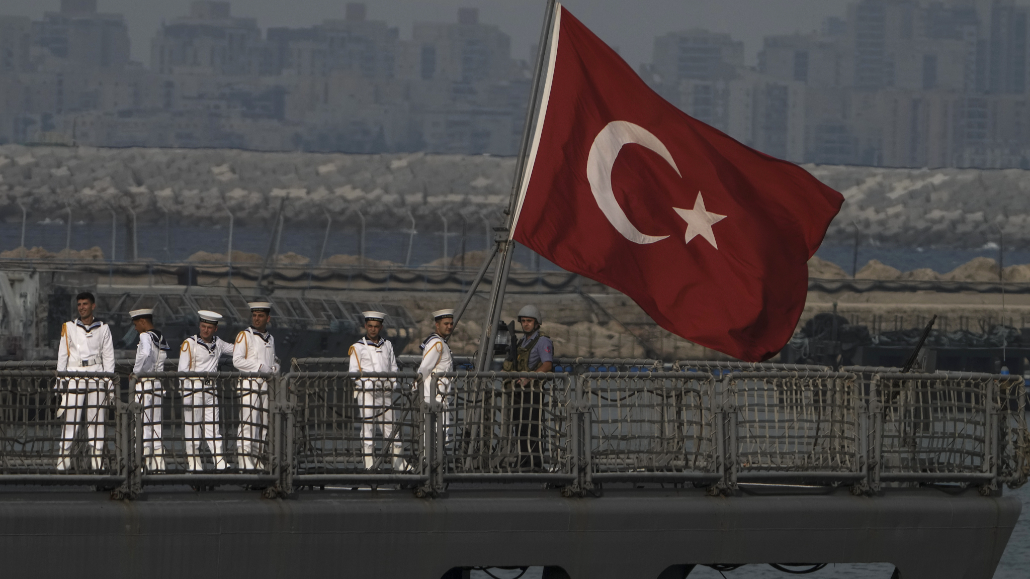 Turkish soldiers on board the Turkish vessel TCG Kemalreis as it docks in Haifa port, Israel, September 3, 2022. /CFP