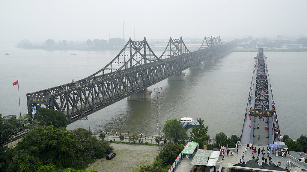 A view of the China-DPRK Friendship Bridge (L) and Yalu River Broken Bridge (R) in Dandong City of northeastern China's Liaoning Province. /CFP