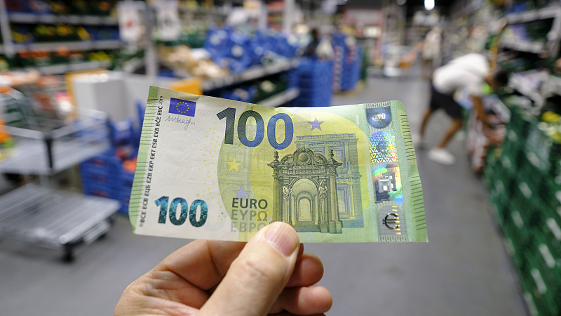 A 100 euro banknote is seen in a supermarket in Etterbeek, Brussels, Belgium, September 2, 2022. /CFP 